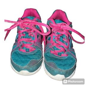 Girl’s Pink and Turquoise New Balance Tennis‎ Shoes. Size 11.5